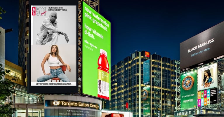 Busy intersection in Toronto, Canada with DOOH screens