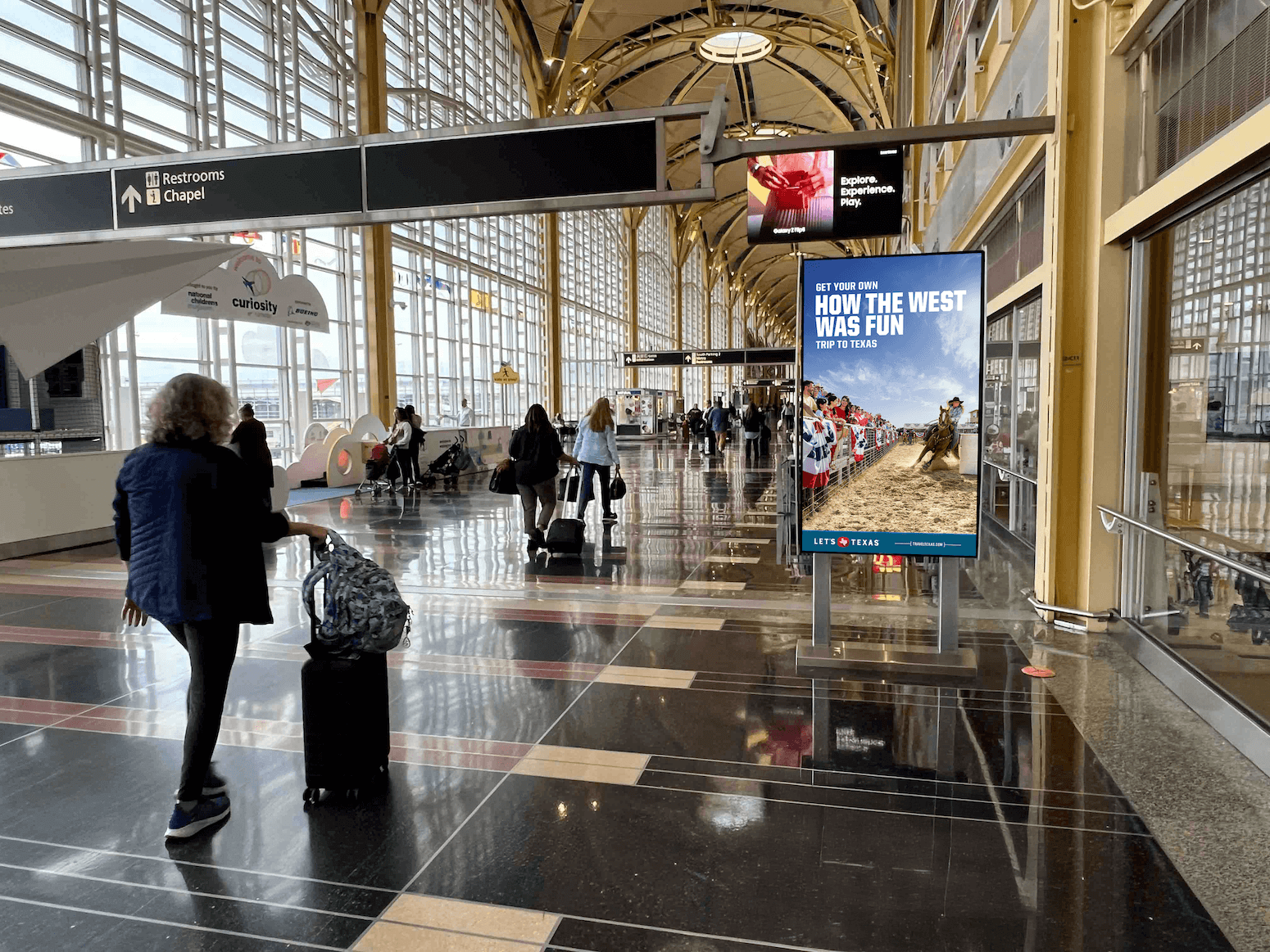 travel texas-airport-dooh campaign